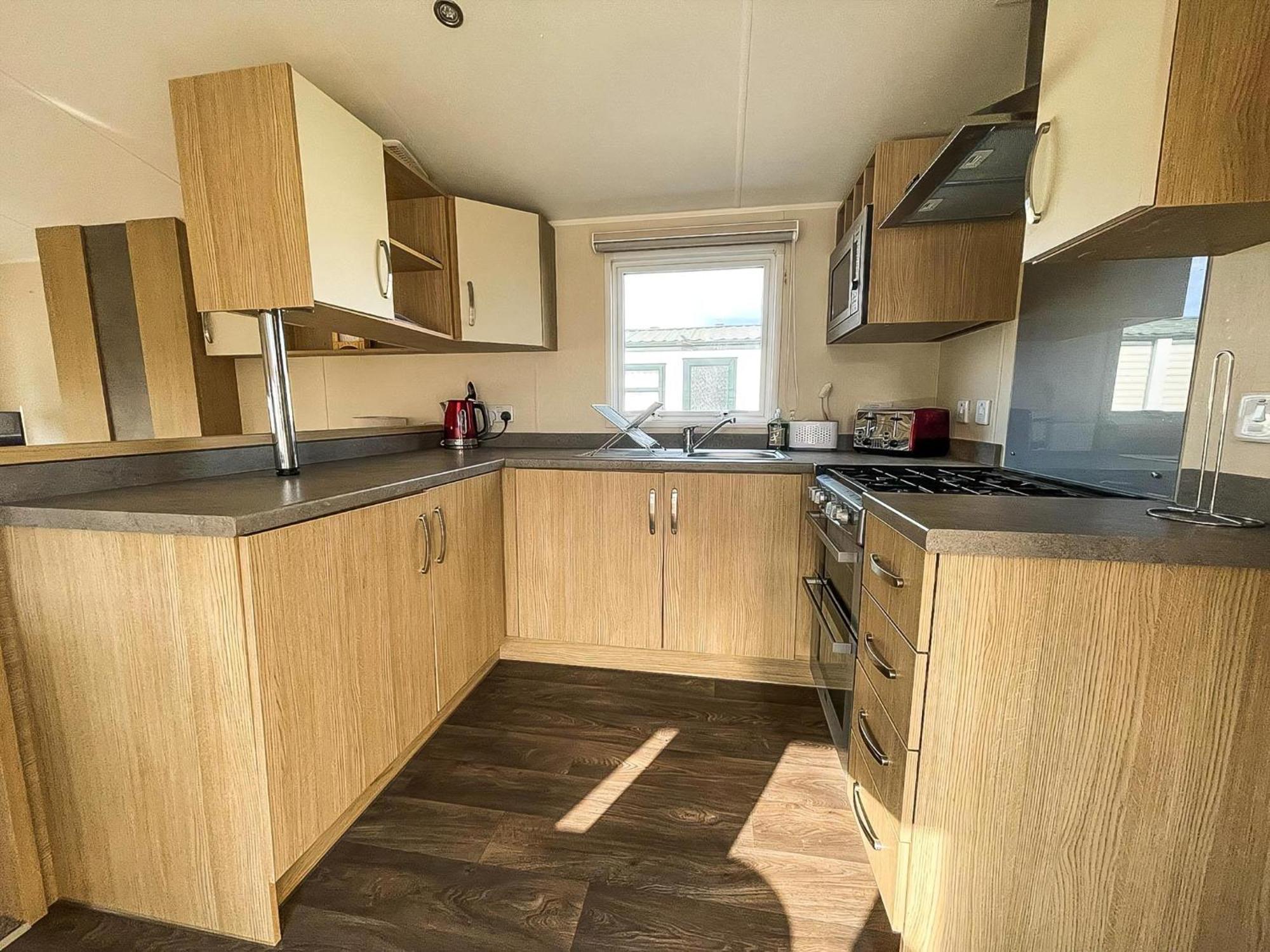 Caravan With Decking And Free Wifi At Seawick Holiday Park Ref 27214Sw Clacton-on-Sea Exterior photo